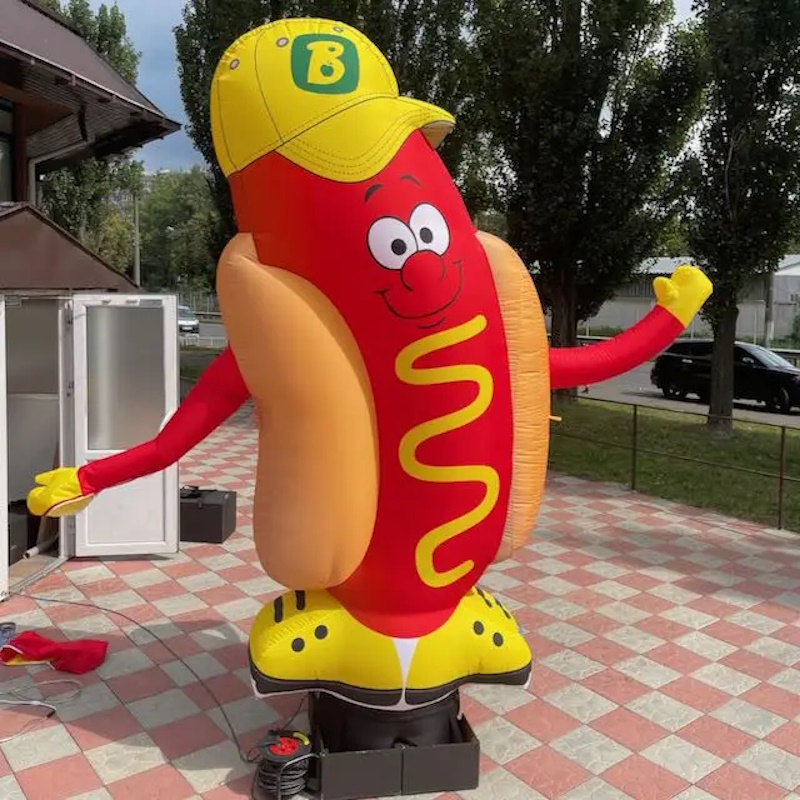 Як оформити магазин, щоб його було видно здалеку: рішення з надувною рекламою