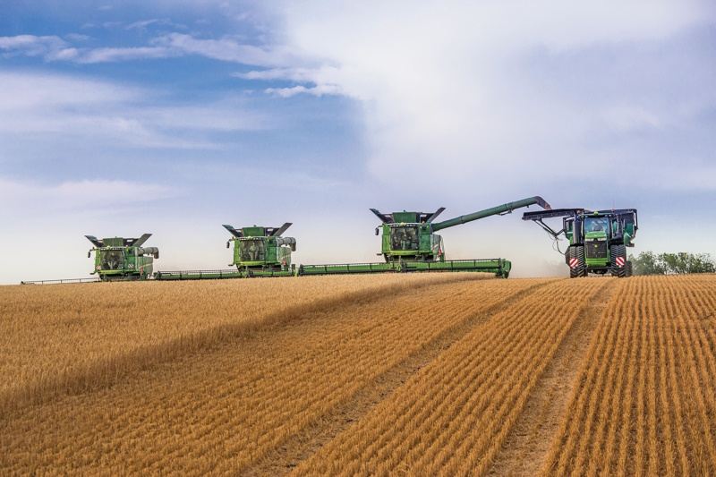 Купуємо комбайн: порівнюємо серії John Deere