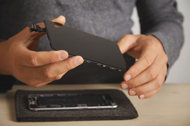 Экраны Xiaomi: от трещин до черных пятен — когда замена неизбежна и как выбрать новый модуль